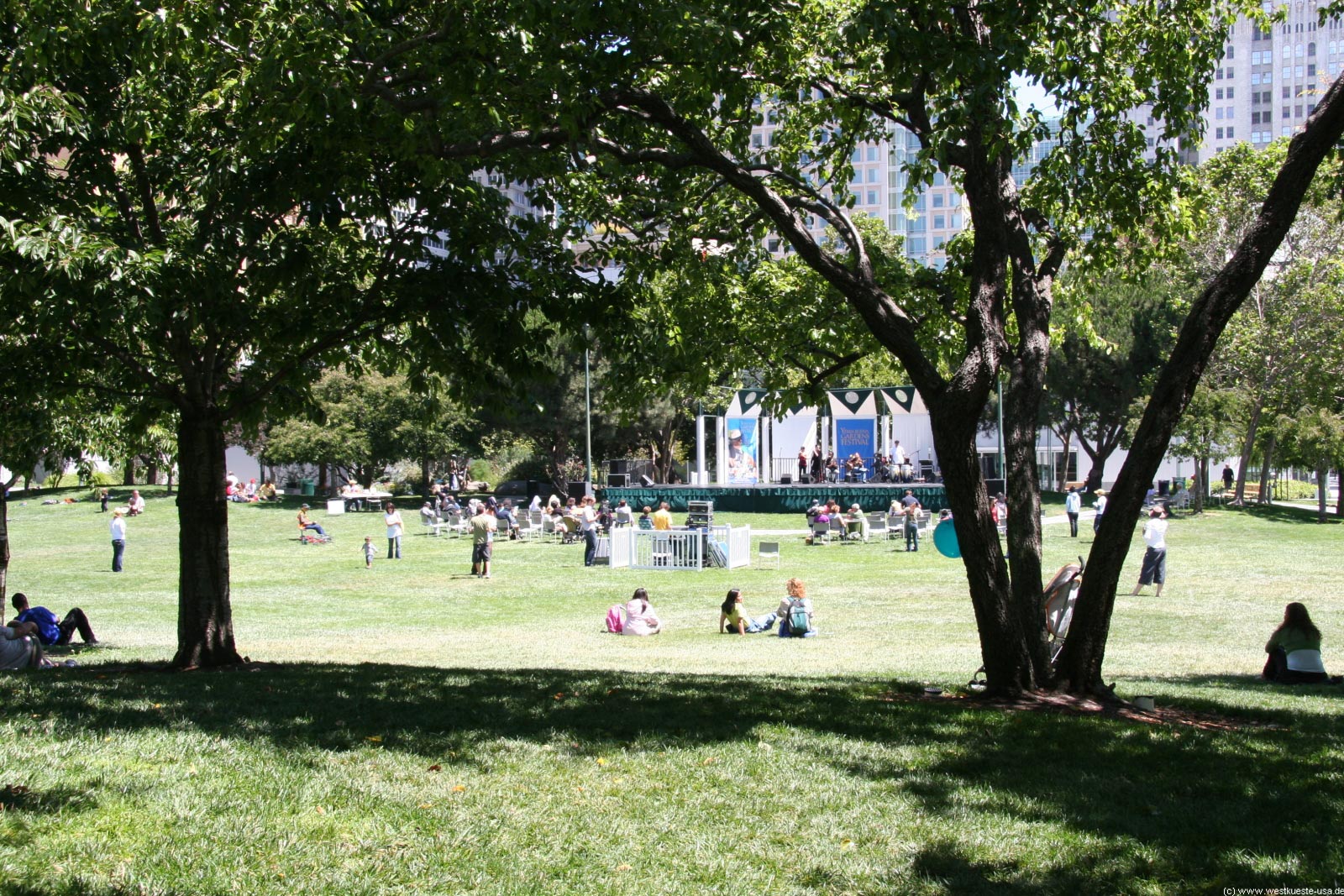 Yerba Buena Gardens Stadtpark In San Francisco Mit Metreon